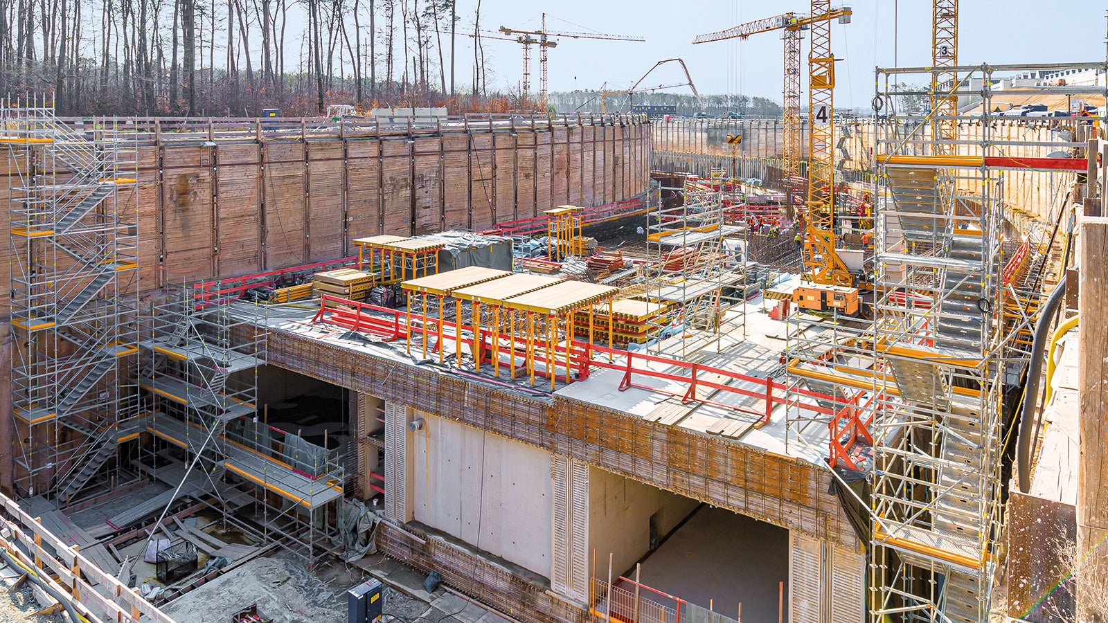 Transparent formwork was used to test the specially developed, self-compacting concrete.