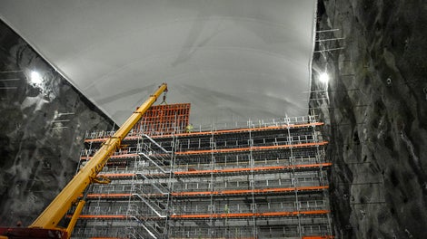 Lukking av vegg pågår 