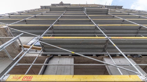 Фасадна система скеле PERI UP Easy - бързо, лесно и безопасно