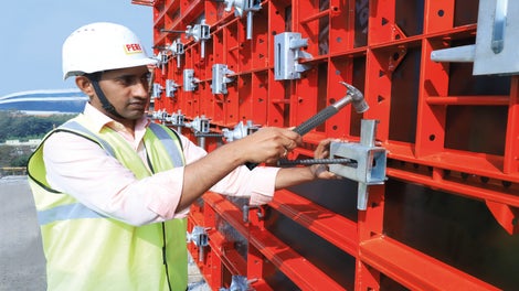 El cerrojo de alineación es la forma de conectar paneles, alineándolos al mismo tiempo.