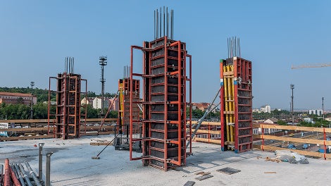 Sloupové bednění QUATTRO a TRIO použité na obdélníkových sloupech.