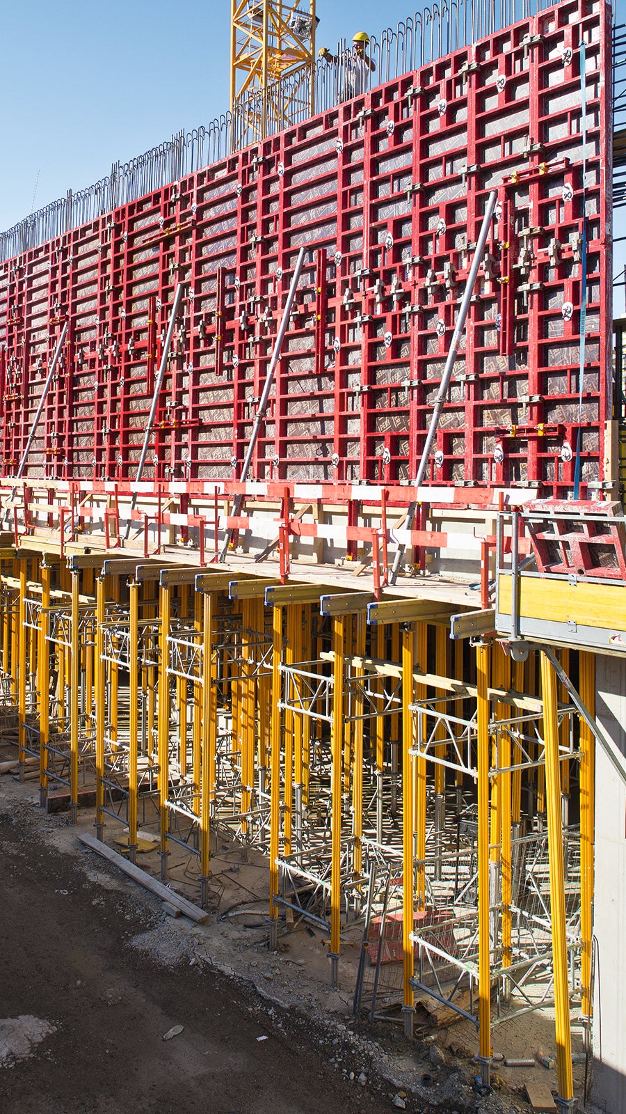 Für die Wände wurde die MAXIMO Rahmenschalung verwendet mit einer Höhe von ca. 5,30 m.
